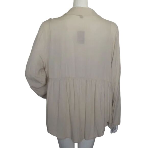 TORRID Blouse, 2/2X, Beige, Long sleeve, Ribbed bib, Half Button, Collar - Picture 8 of 14